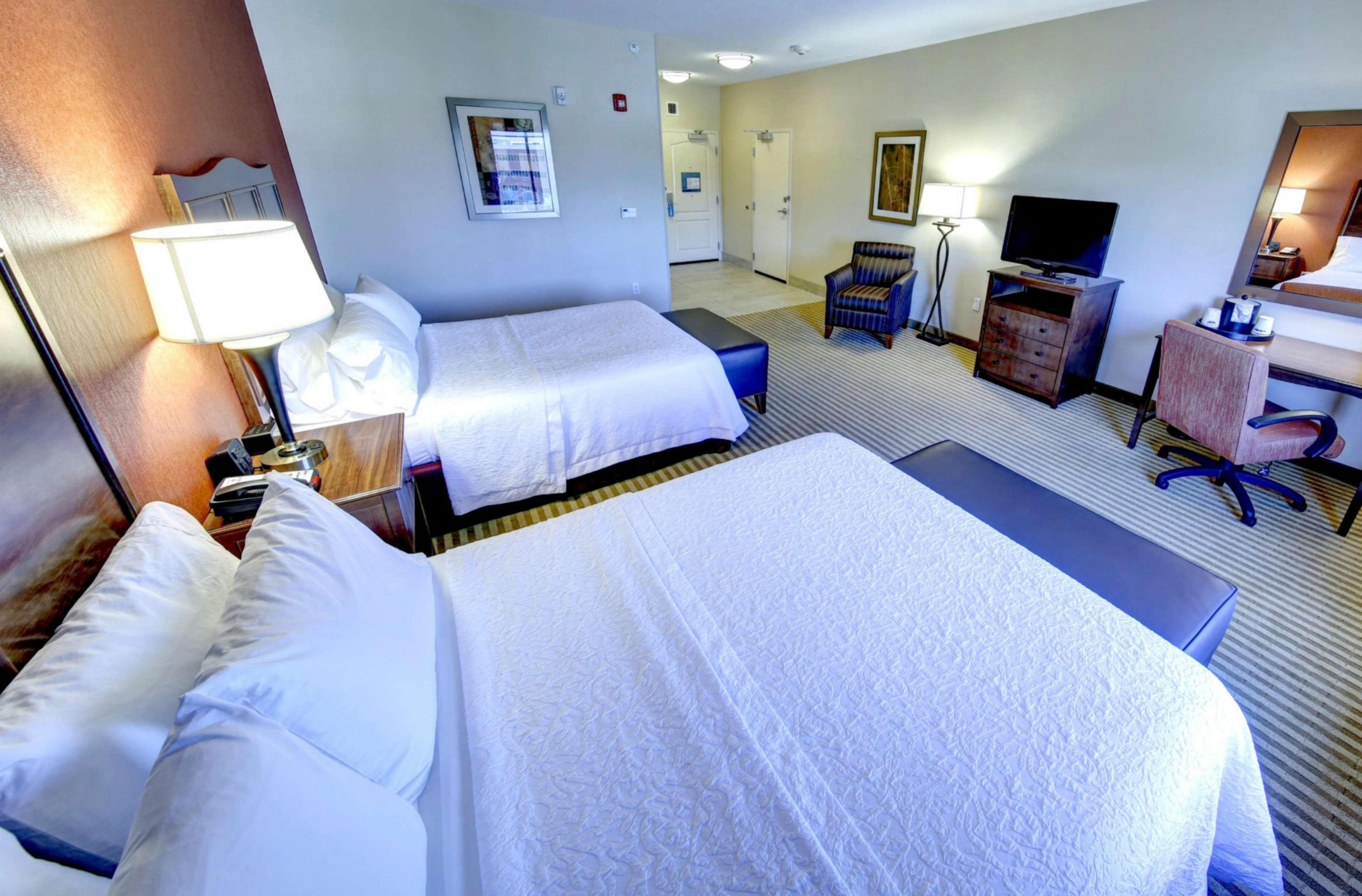 Hampton Inn&Suites Harrisburg Buitenkant foto