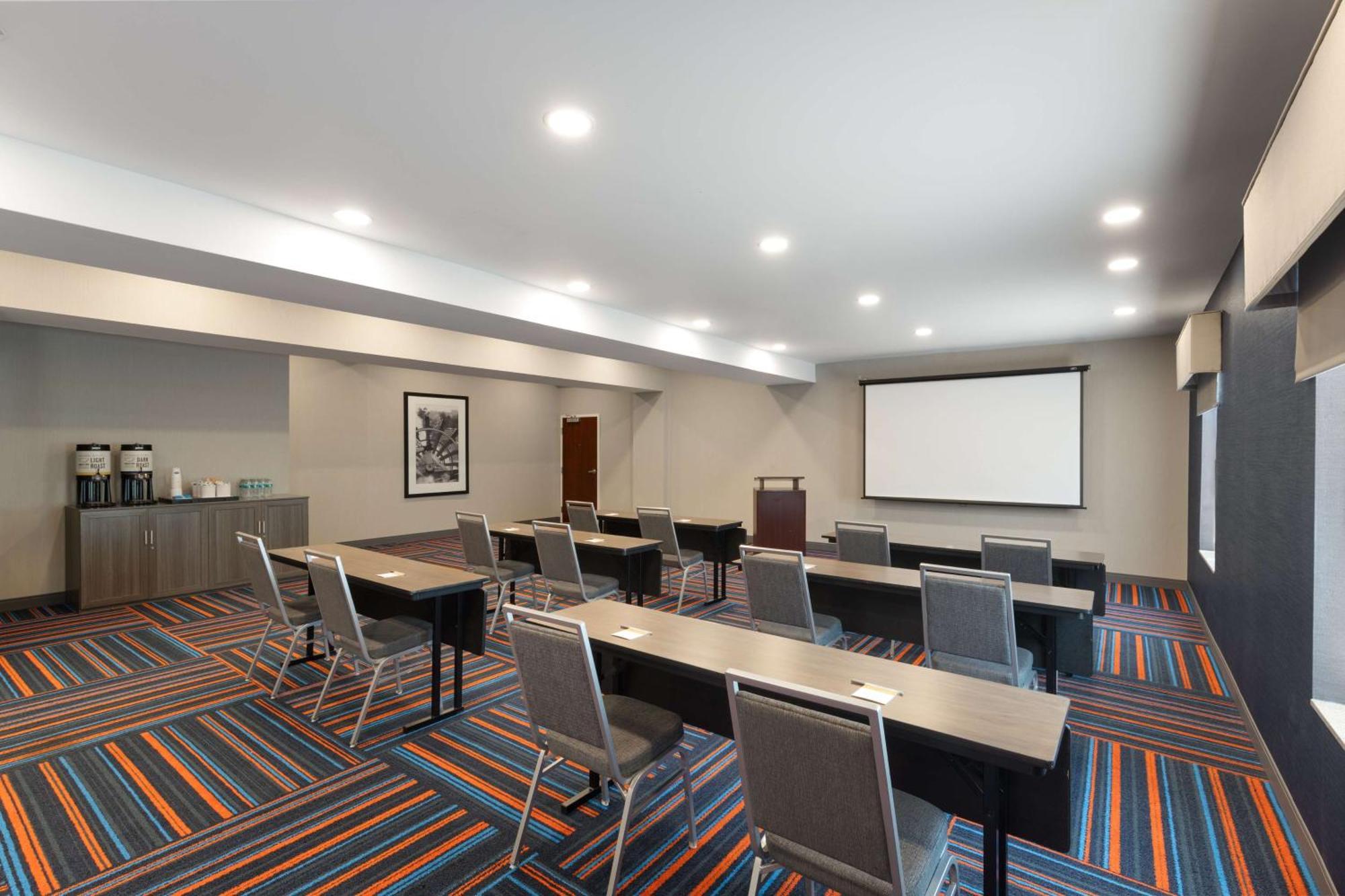 Hampton Inn&Suites Harrisburg Buitenkant foto
