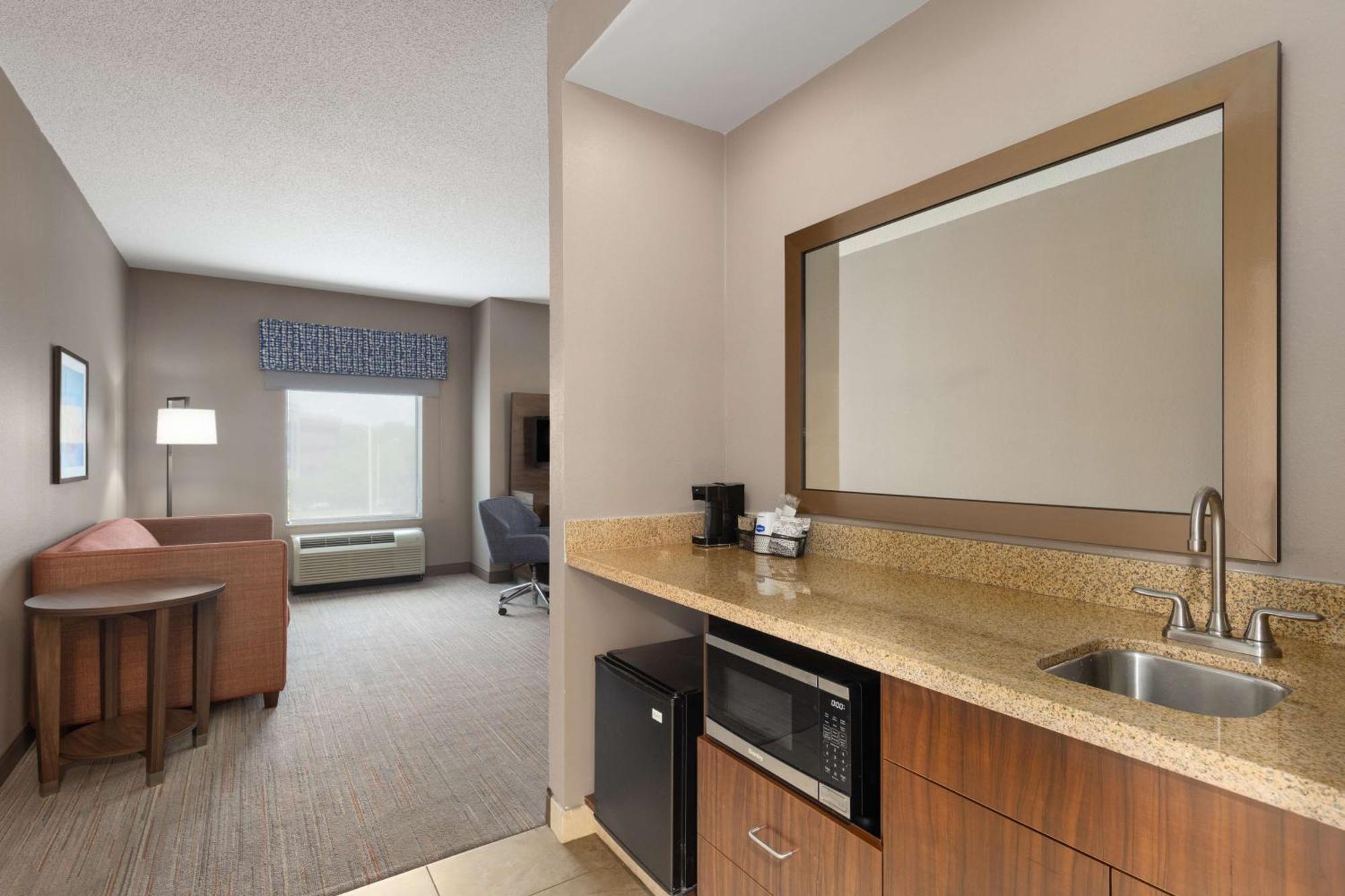 Hampton Inn&Suites Harrisburg Buitenkant foto