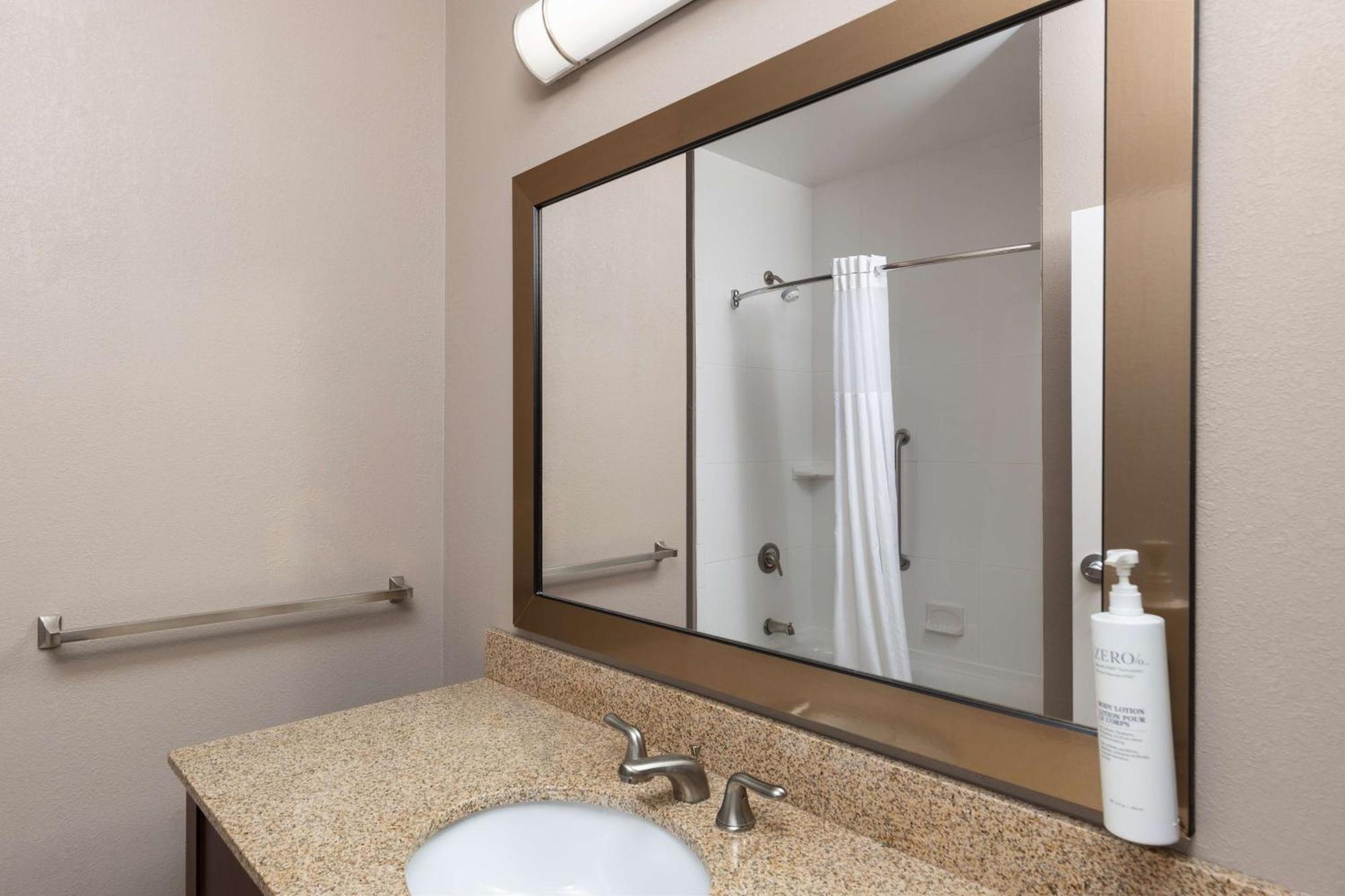 Hampton Inn&Suites Harrisburg Buitenkant foto